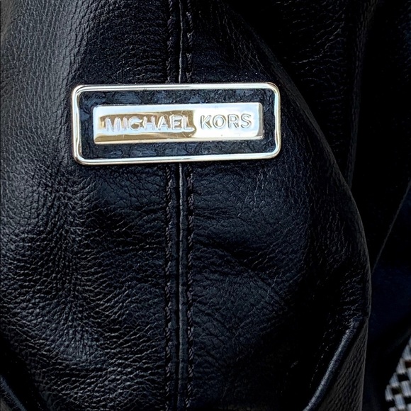 EXCELLENT CONDITION- Michael Kors Black Leather Hobo - Picture 13 of 13